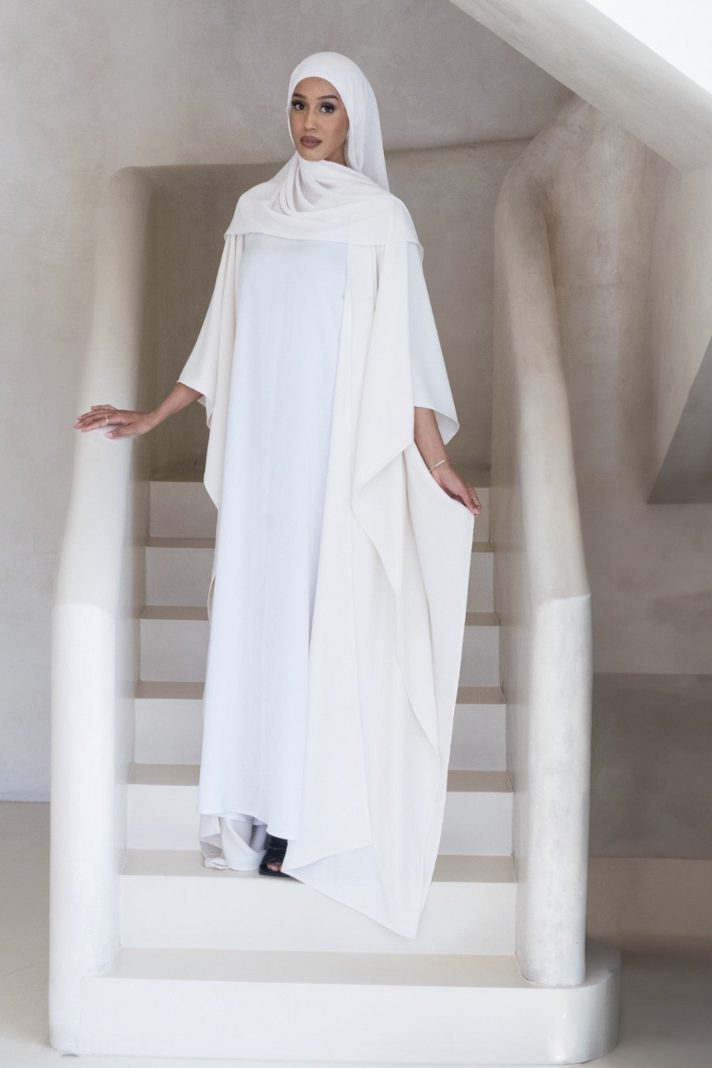 Kira Flowy Cream Abaya